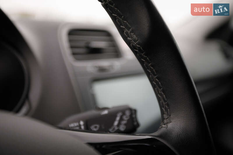 Хетчбек Volkswagen Golf 2012 в Чернівцях