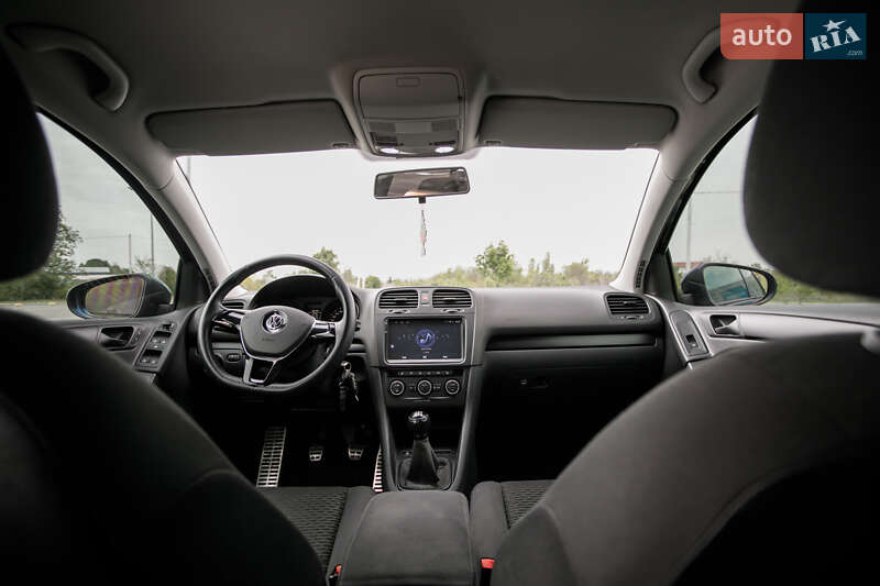 Хетчбек Volkswagen Golf 2012 в Чернівцях