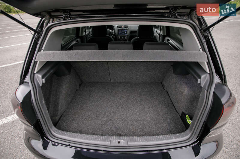 Хетчбек Volkswagen Golf 2012 в Чернівцях