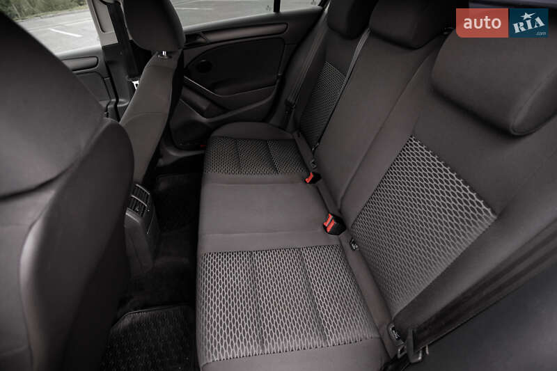 Хетчбек Volkswagen Golf 2012 в Чернівцях