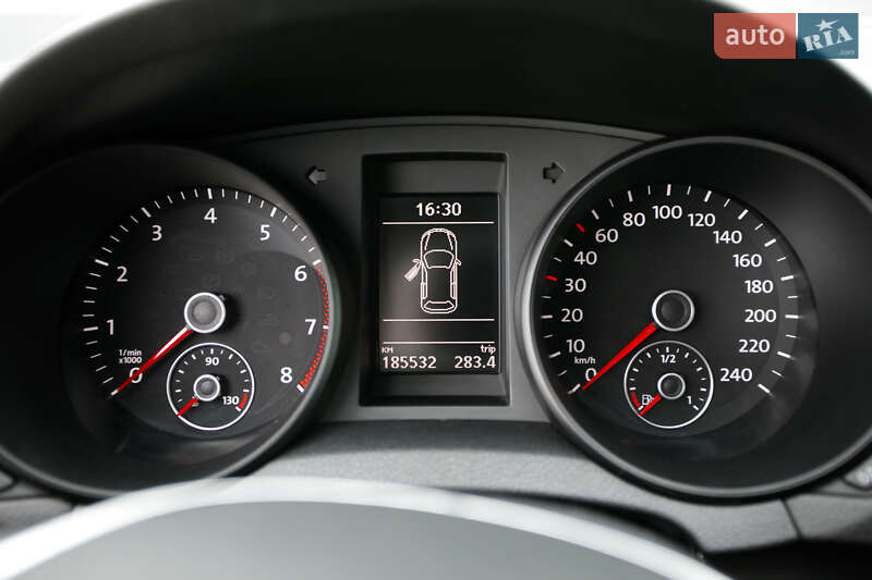 Хетчбек Volkswagen Golf 2012 в Чернівцях