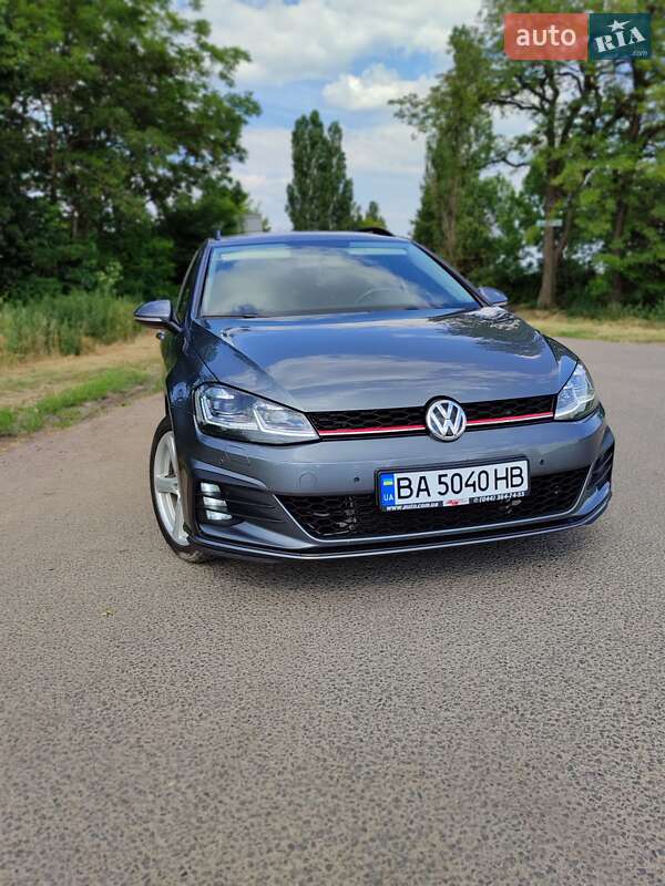 Універсал Volkswagen Golf 2015 в Кропивницькому