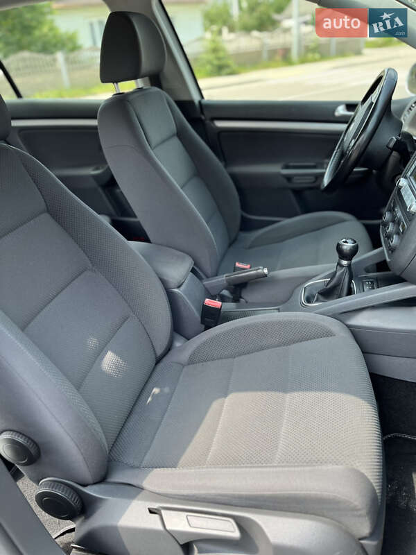 Хэтчбек Volkswagen Golf 2008 в Ровно