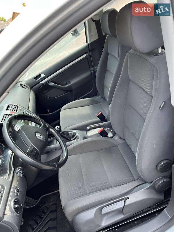 Хэтчбек Volkswagen Golf 2008 в Ровно