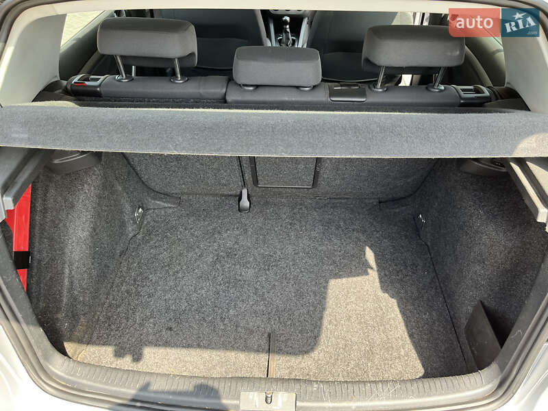 Хэтчбек Volkswagen Golf 2008 в Ровно