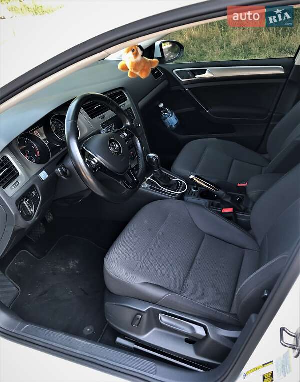Універсал Volkswagen Golf 2015 в Черкасах