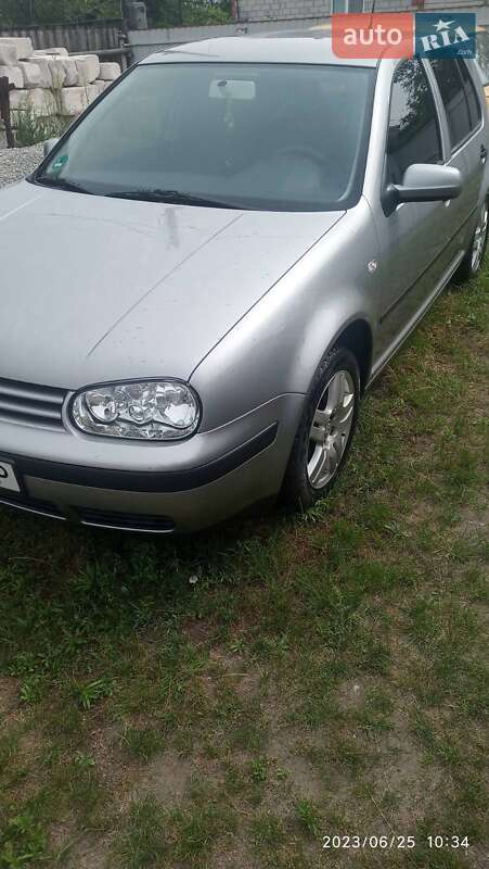 Хетчбек Volkswagen Golf 2001 в Житомирі