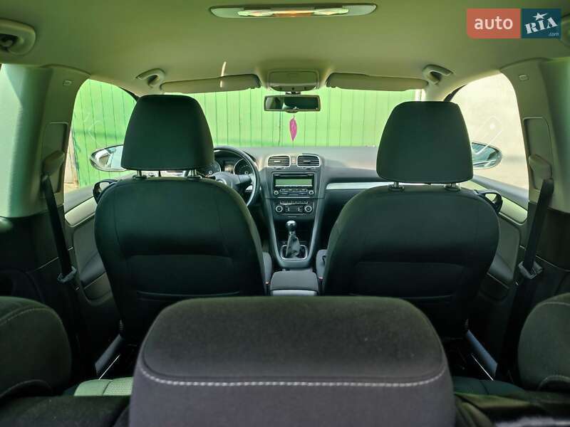 Хетчбек Volkswagen Golf 2010 в Чернівцях