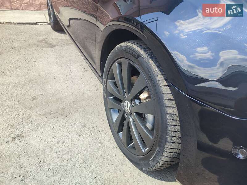 Хетчбек Volkswagen Golf 2010 в Чернівцях