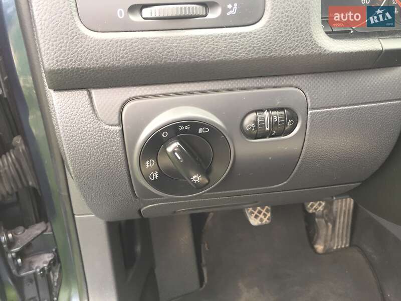 Хетчбек Volkswagen Golf 2008 в Тернополі