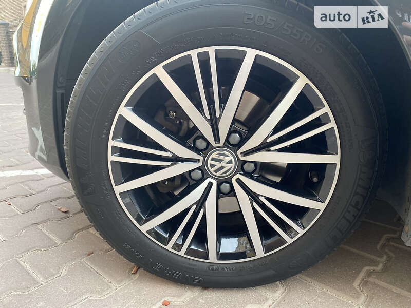 Универсал Volkswagen Golf 2016 в Гайвороне