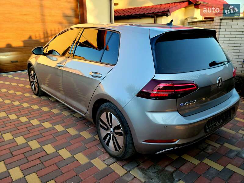 Хэтчбек Volkswagen Golf 2017 в Житомире