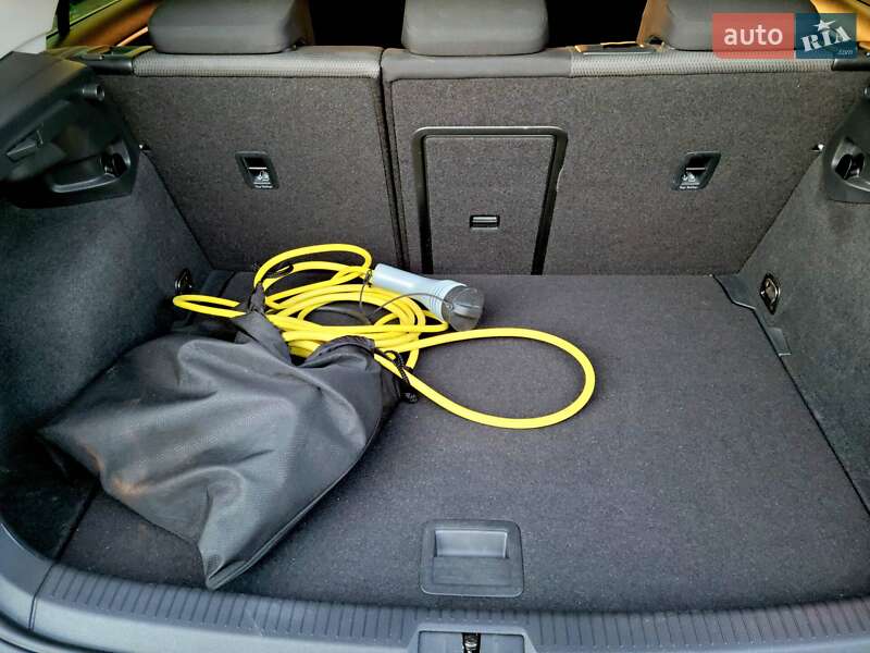 Хэтчбек Volkswagen Golf 2017 в Житомире