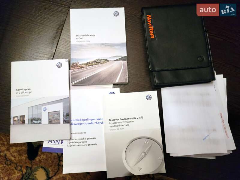 Хэтчбек Volkswagen Golf 2017 в Житомире