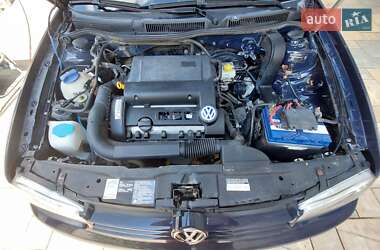 Хэтчбек Volkswagen Golf 2002 в 
