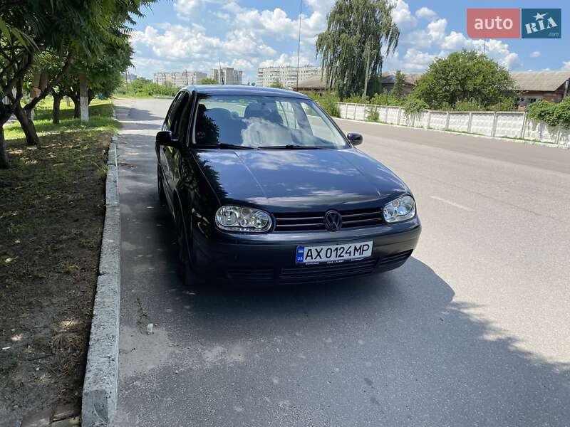 Хэтчбек Volkswagen Golf 2001 в Харькове