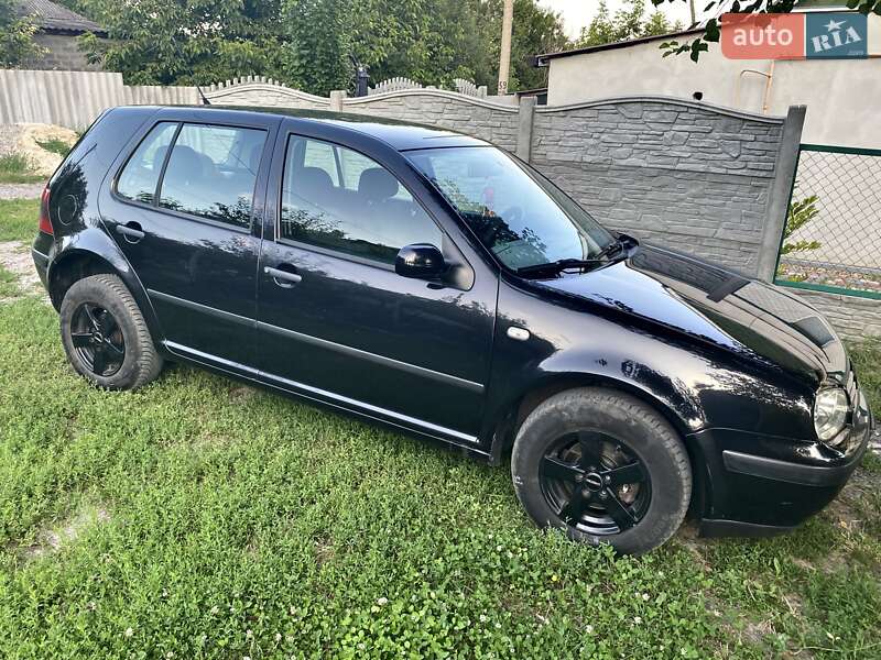 Хэтчбек Volkswagen Golf 2001 в Харькове