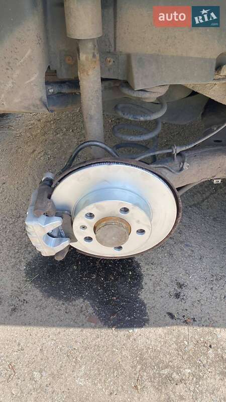Хэтчбек Volkswagen Golf 2001 в Харькове
