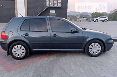 Хетчбек Volkswagen Golf 2003 в Калуші