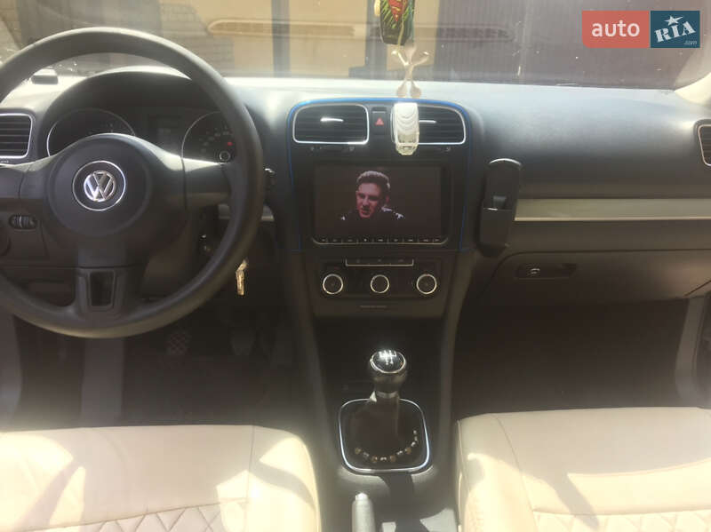Універсал Volkswagen Golf 2010 в Самборі