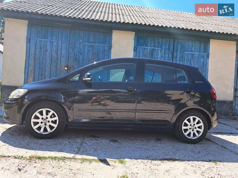 Хетчбек Volkswagen Golf 2006 в Вишгороді