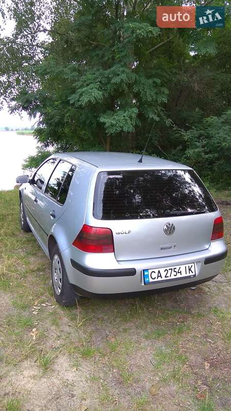 Хетчбек Volkswagen Golf 2001 в Каневі