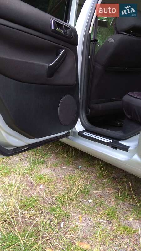 Хетчбек Volkswagen Golf 2001 в Каневі