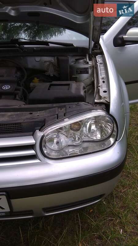 Хетчбек Volkswagen Golf 2001 в Каневі