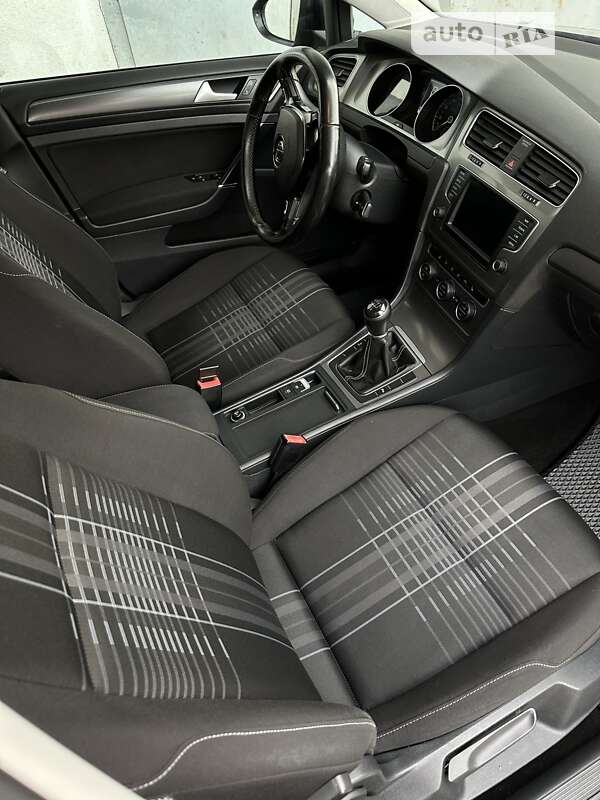 Универсал Volkswagen Golf 2015 в Львове