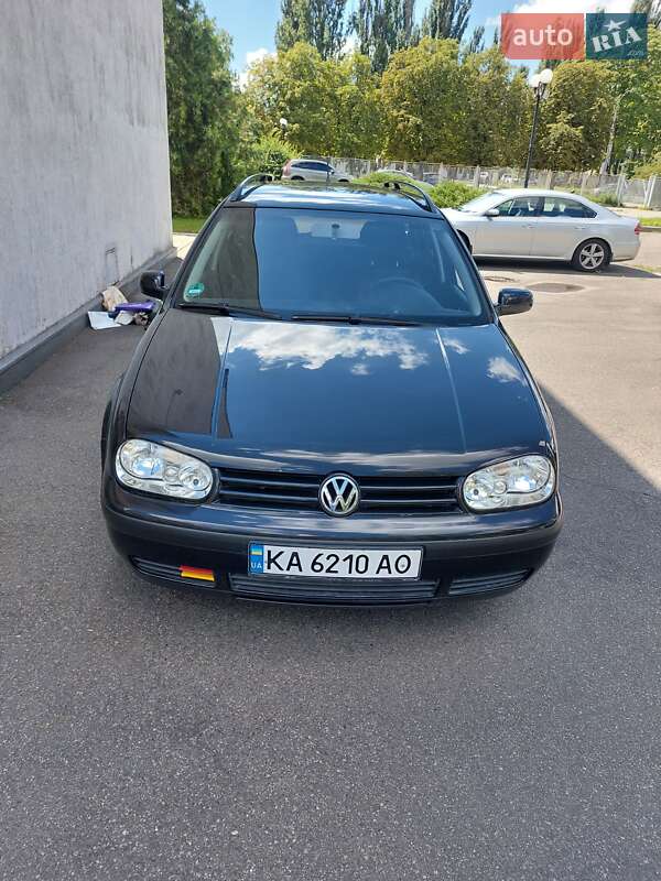Универсал Volkswagen Golf 2004 в Киеве