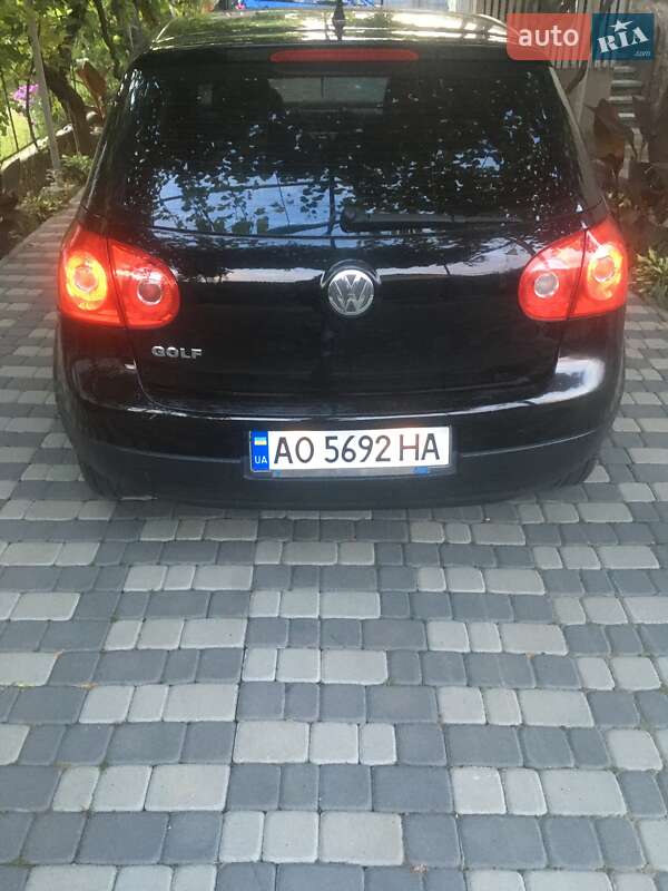 Хэтчбек Volkswagen Golf 2008 в Ужгороде