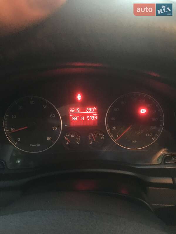 Хэтчбек Volkswagen Golf 2008 в Ужгороде