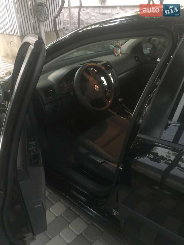 Хэтчбек Volkswagen Golf 2008 в Ужгороде