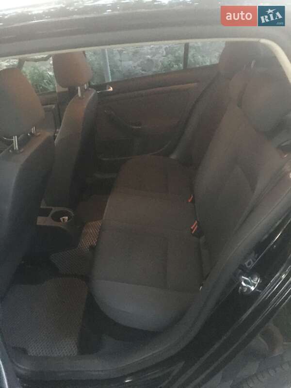 Хэтчбек Volkswagen Golf 2008 в Ужгороде