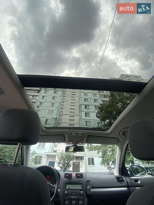 Універсал Volkswagen Golf 2009 в Києві