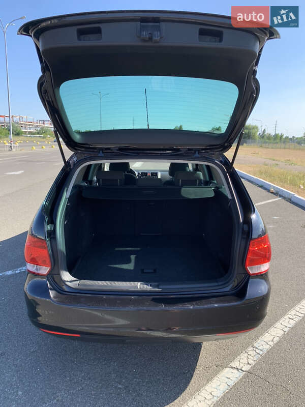 Универсал Volkswagen Golf 2009 в Киеве