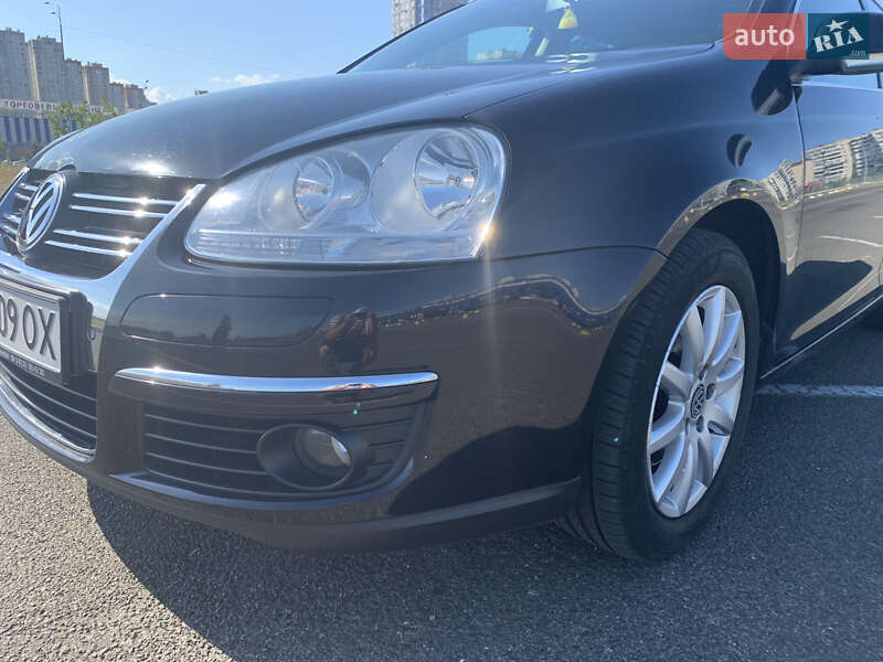 Универсал Volkswagen Golf 2009 в Киеве