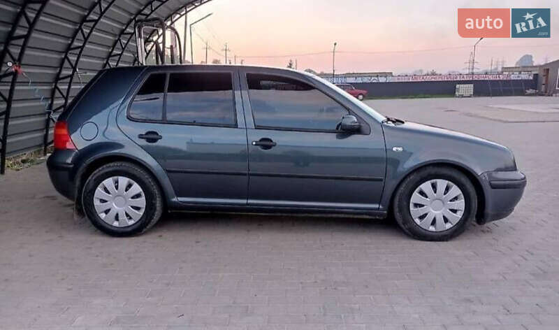 Хэтчбек Volkswagen Golf 2003 в Калуше