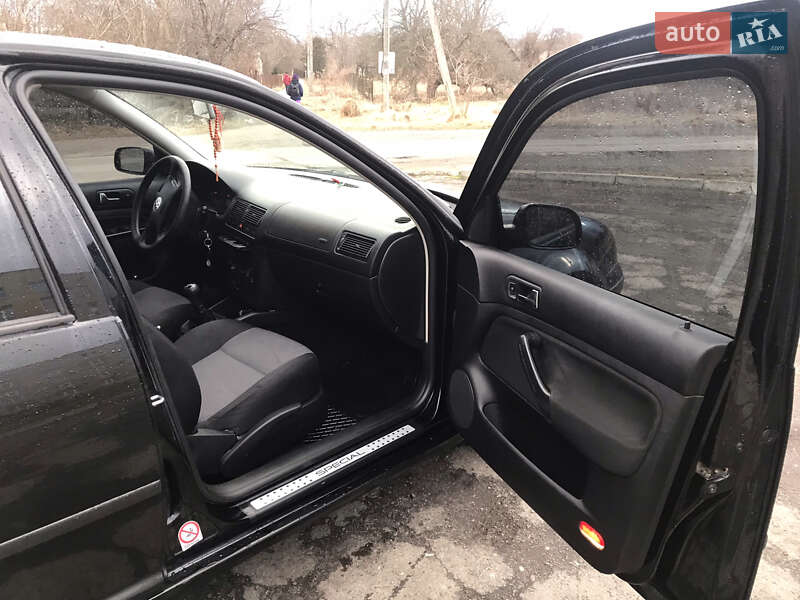 Хетчбек Volkswagen Golf 2002 в Дрогобичі