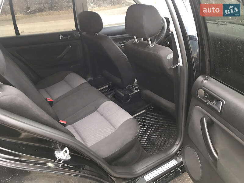 Хетчбек Volkswagen Golf 2002 в Дрогобичі