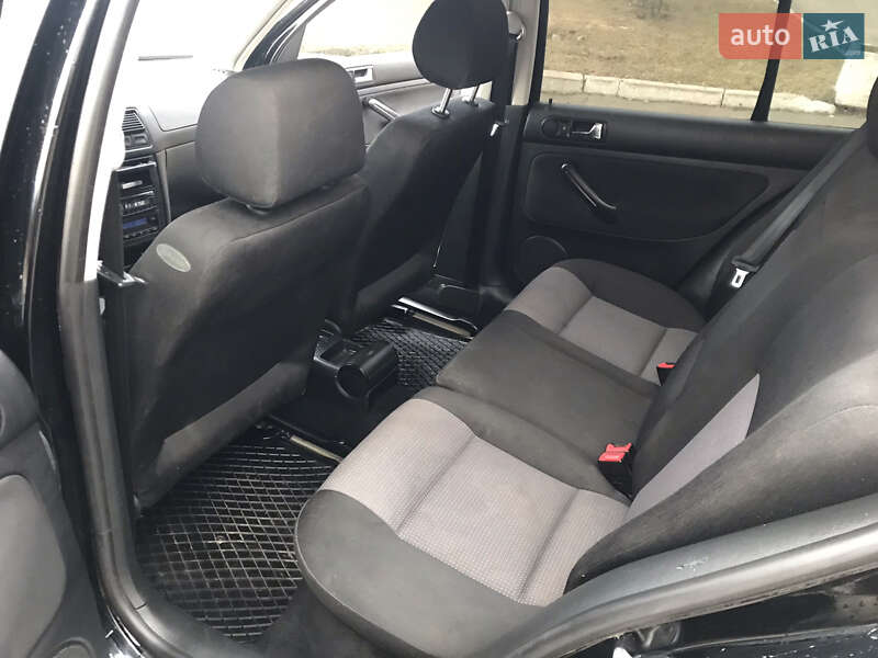 Хетчбек Volkswagen Golf 2002 в Дрогобичі
