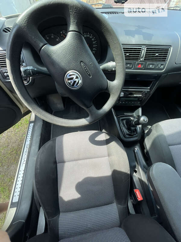 Хэтчбек Volkswagen Golf 2002 в Бучаче