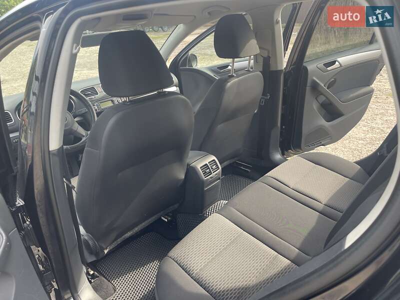 Хэтчбек Volkswagen Golf 2009 в Нововолынске