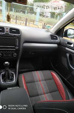 Універсал Volkswagen Golf 2012 в 