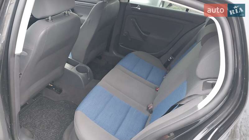 Хэтчбек Volkswagen Golf 2005 в Ходорове