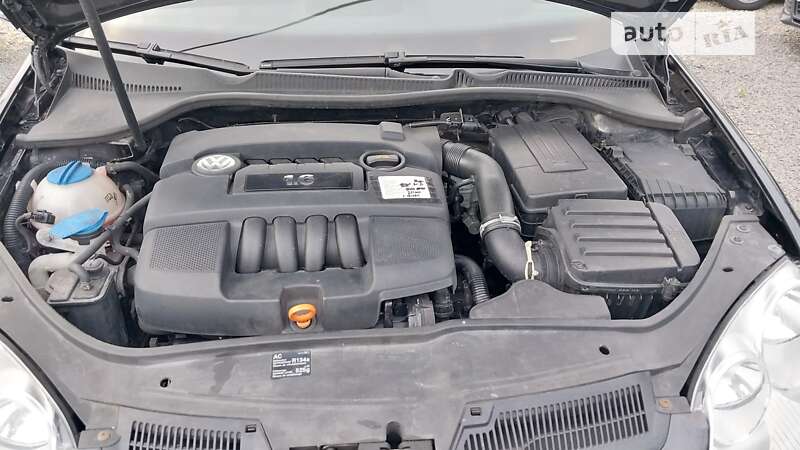 Хэтчбек Volkswagen Golf 2005 в Ходорове