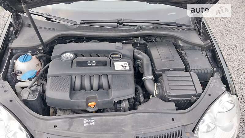 Хэтчбек Volkswagen Golf 2005 в Ходорове