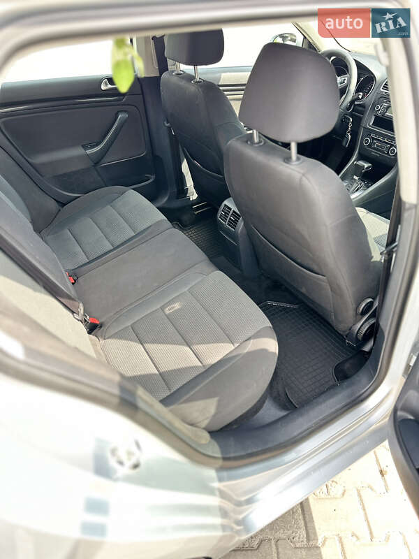 Универсал Volkswagen Golf 2010 в Луцке