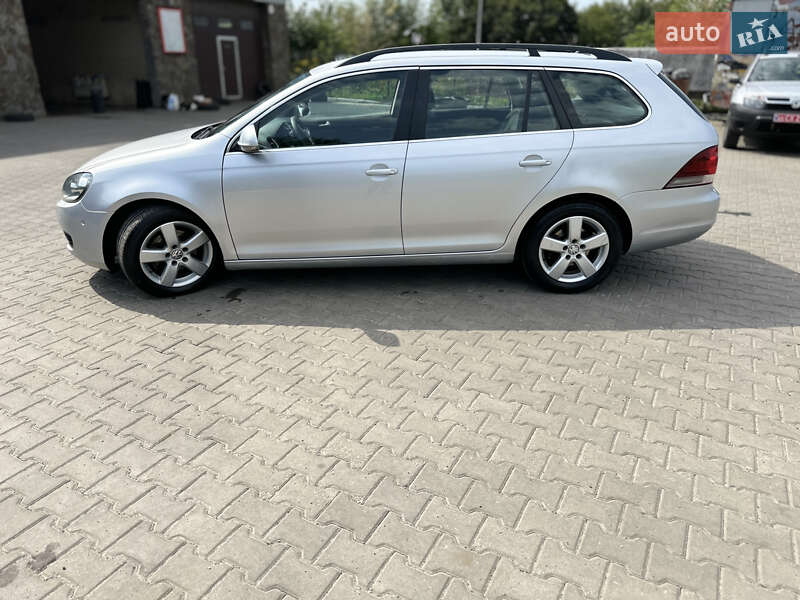 Универсал Volkswagen Golf 2010 в Луцке