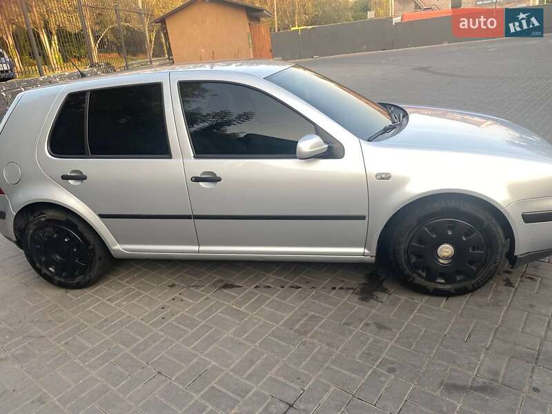 Хетчбек Volkswagen Golf 2000 в Запоріжжі
